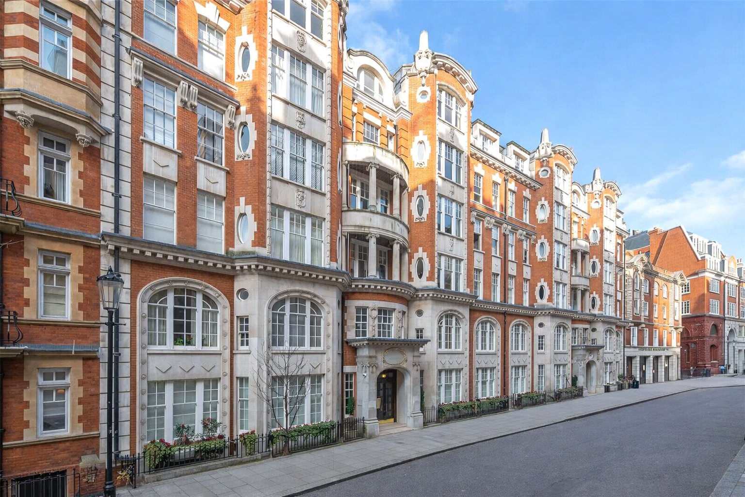 Chelsea Real Estate Agents vs. National Chains